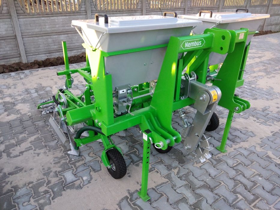 NOWOŚĆ Pielnik do truskawek warzyw z dozownikiem nawozu, gwiazdy,ekran