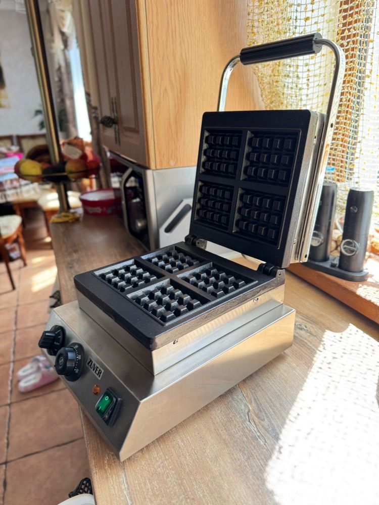 Вафельниця ZUVER Vier Quadrate 2000W квадратик 3х4