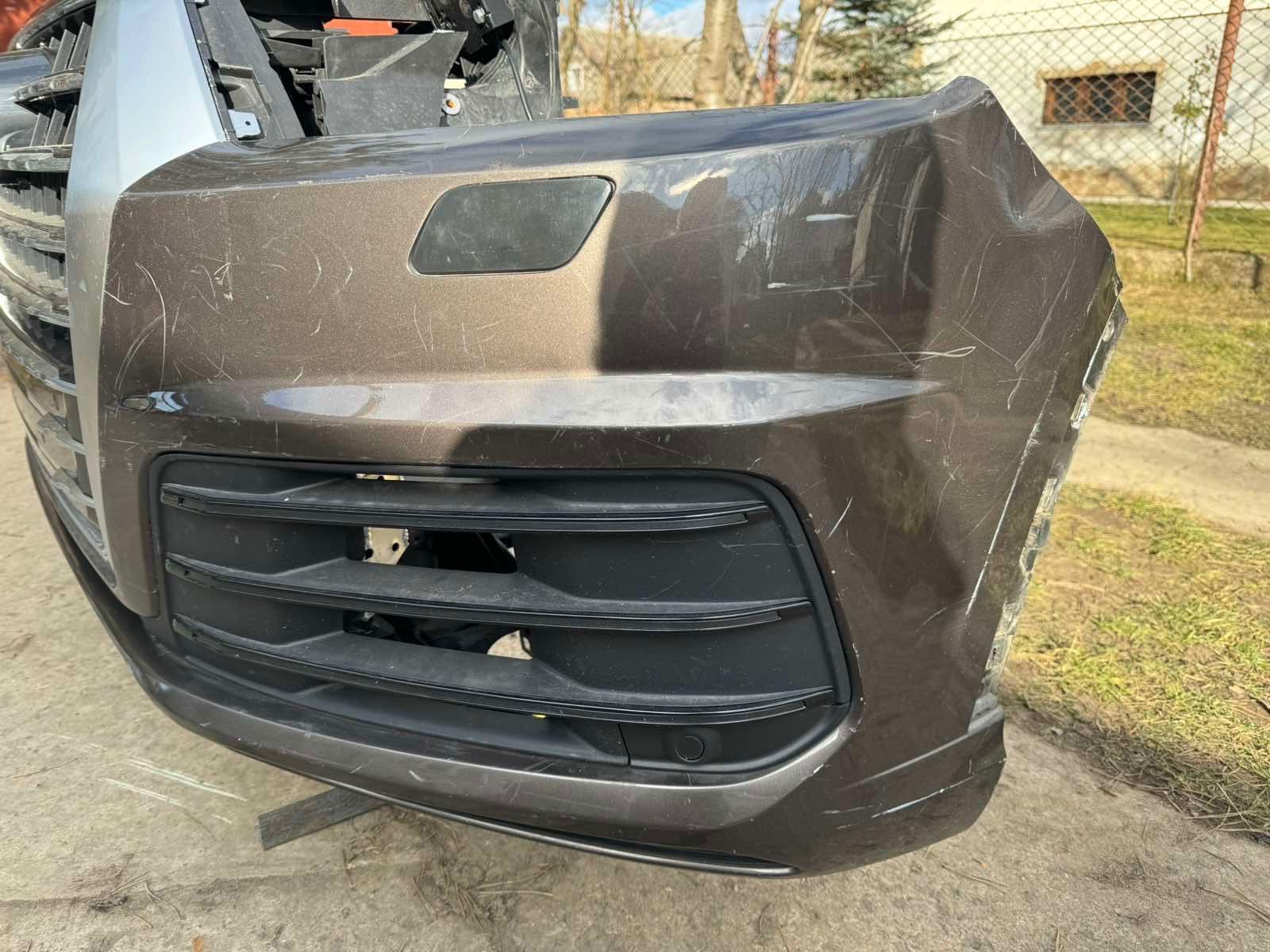 Морда Audi Q7 4M  бампер в зборі установлена панель телевізор оригінал