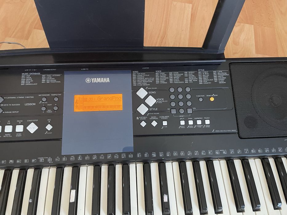 Yamaha PSR-E333 Keyboard