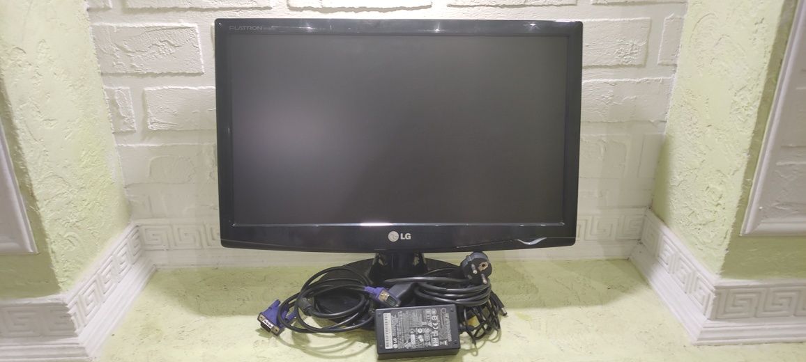 Монитор LG W1943C 19" дюймов 1366*768 + кабеля