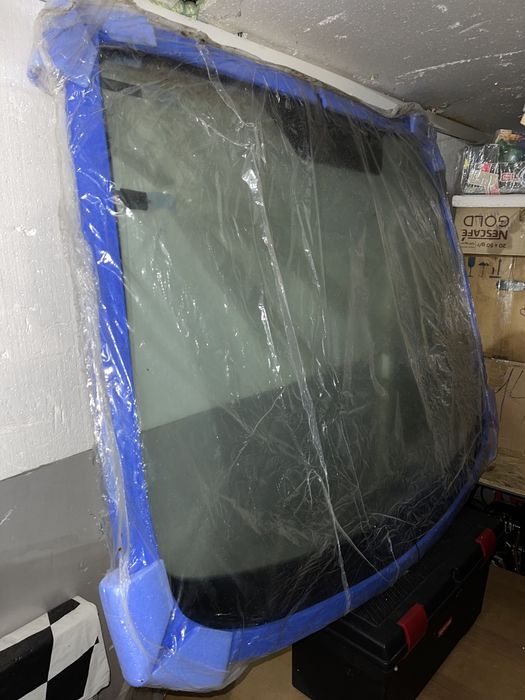 Лобовое стекло Ford Fiesta с подогревом (оригинал)