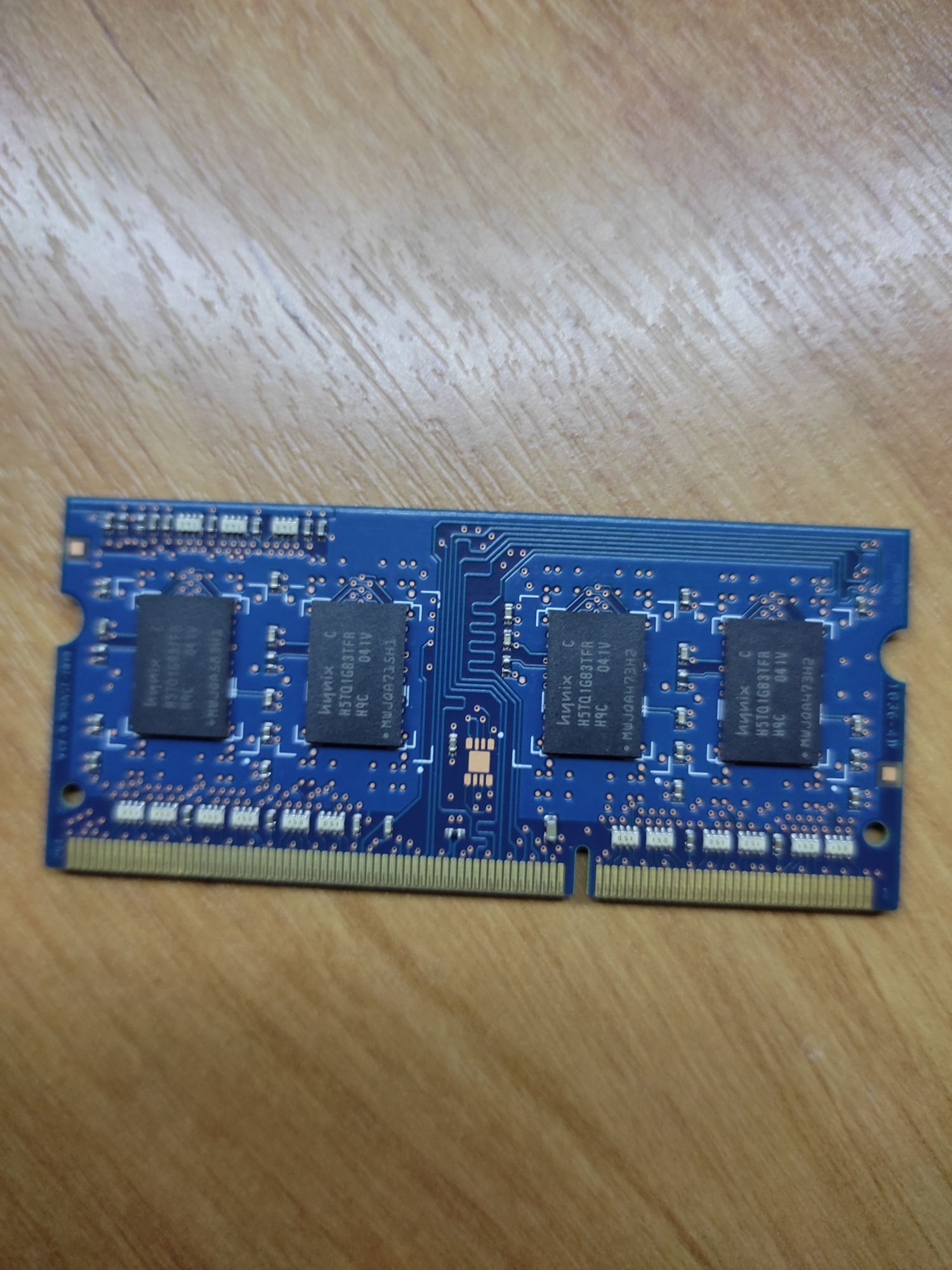 Оперативная память  Hynix DDR3 1333 SO-DIMM 1Gb HMT112S6TFR8C-H9