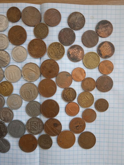 Монеты мира 93 штуки