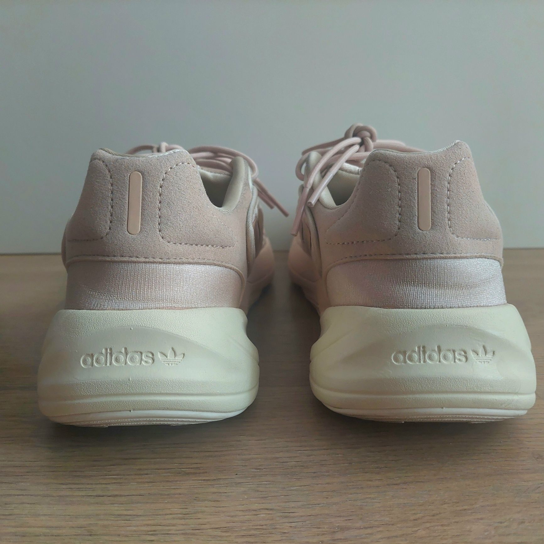 Adidas Ozelia 43.5