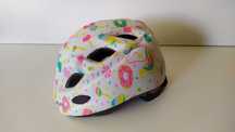 capacete de criança com unicórnio
