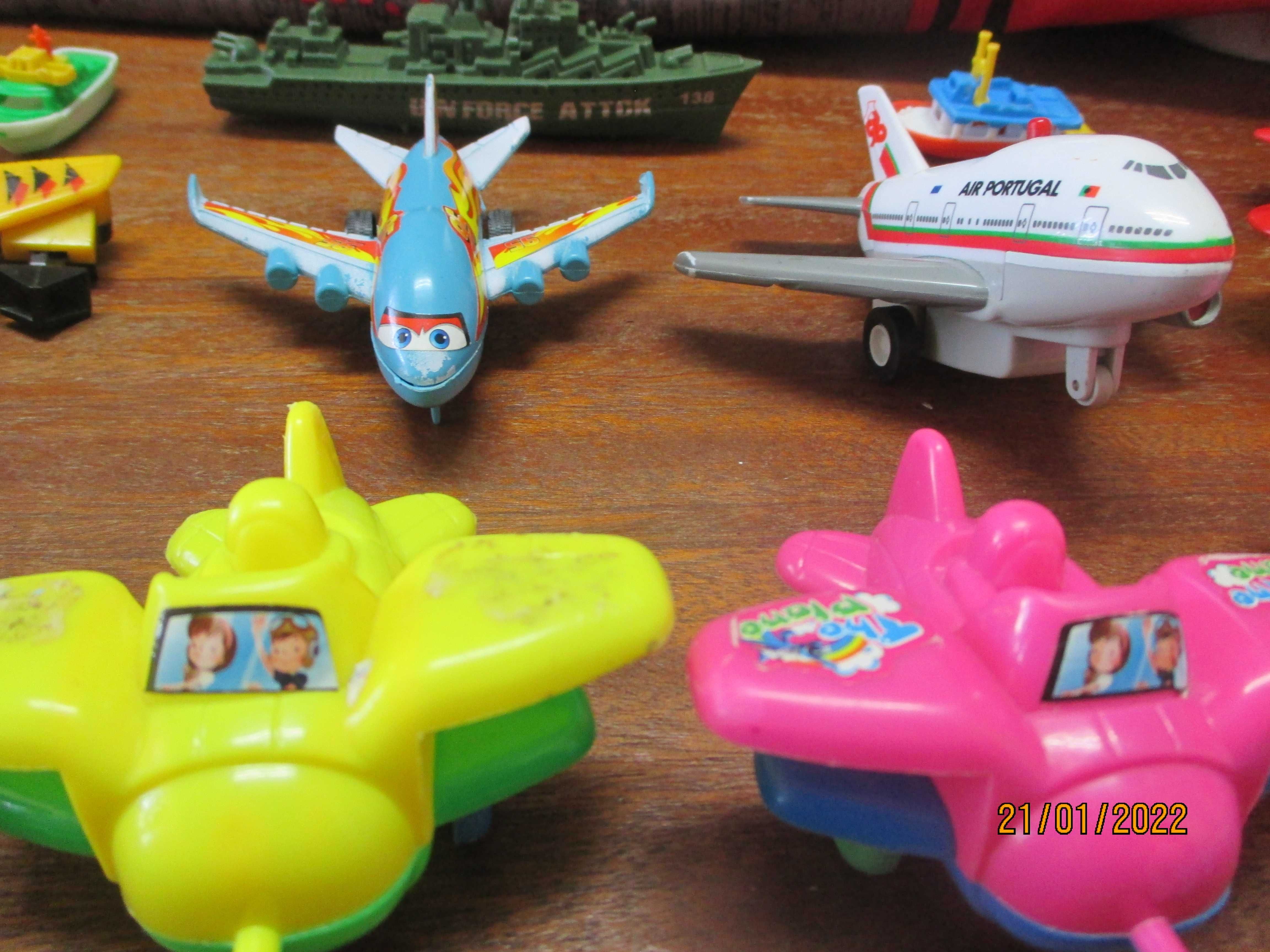 Miniaturas de aviões de várias colecções