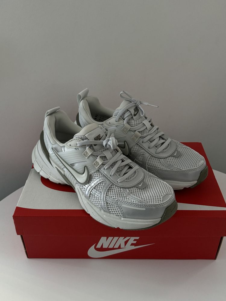 Кросівки NIKE V2K RUN 40(25,5см) розмір