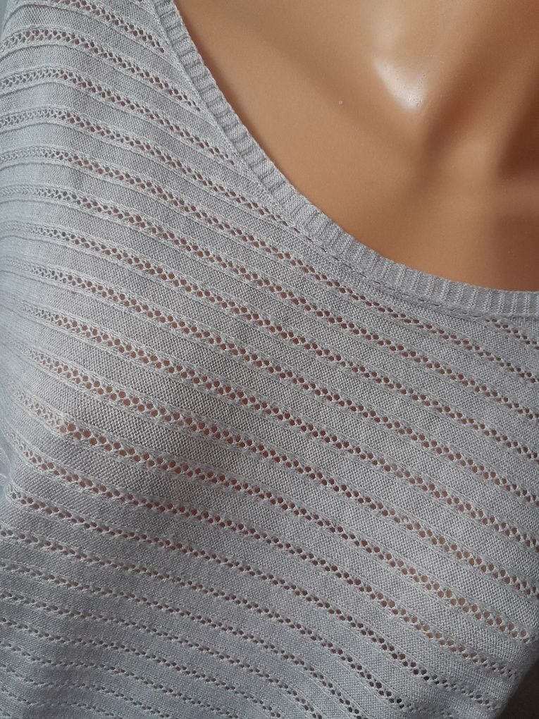 Lekki dłuższy sweterek ażurek Stradivarius L (M-XL)