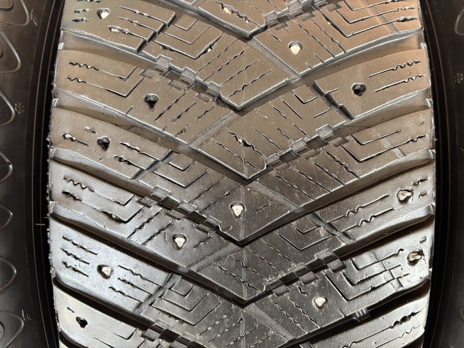 Комплект Зимових шин 245/70R16 Good Year