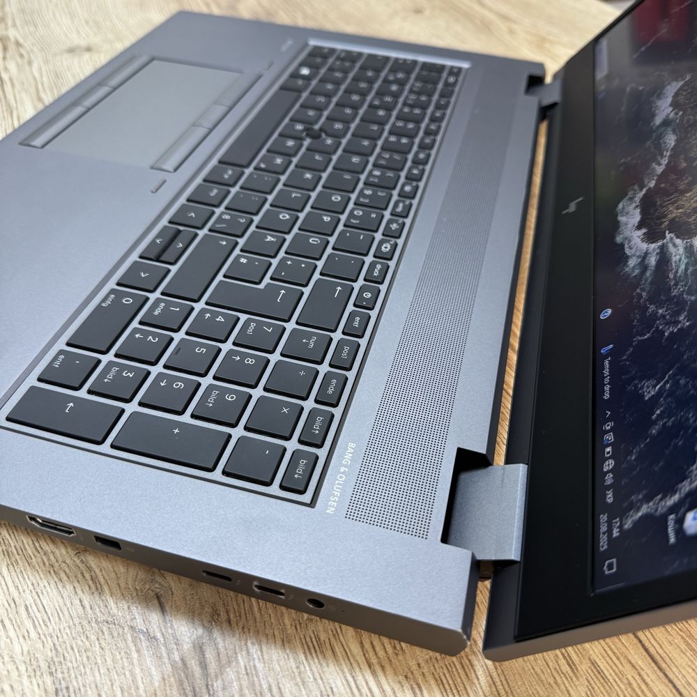 Ноутбук HP Zbook Fury 17G7  i7-10850H/32Gb/512SSD RTX5000 16Gb