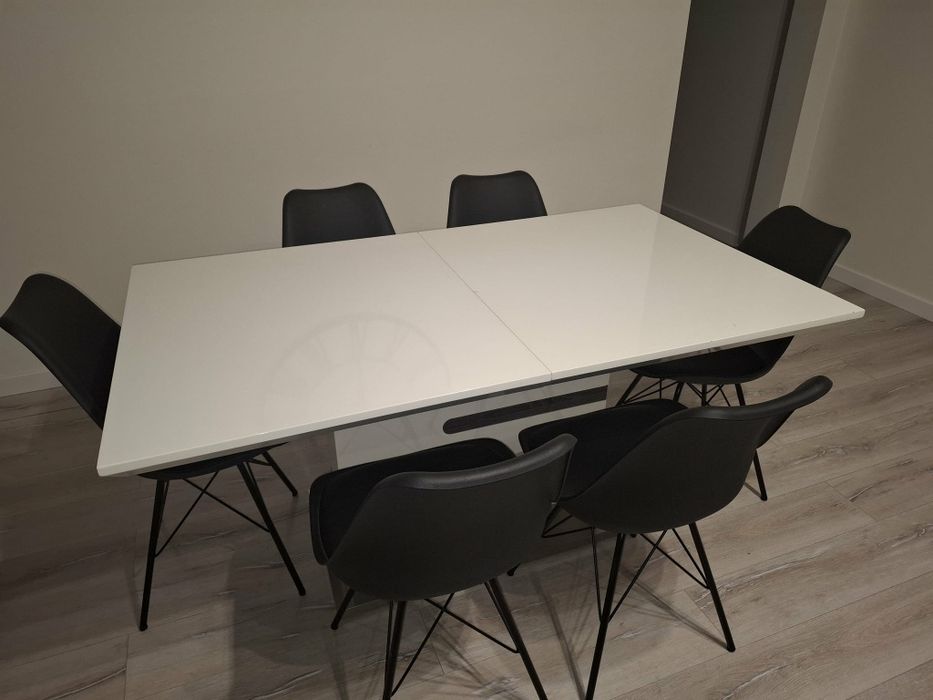 Stół rozkładany do salonu + 8 krzeseł