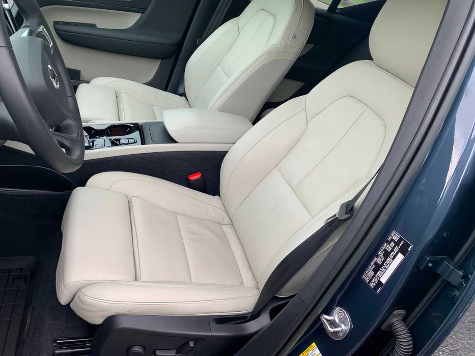 Volvo XC40      2022