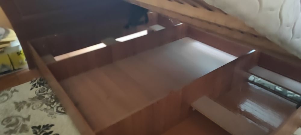 Двоспальне ліжко