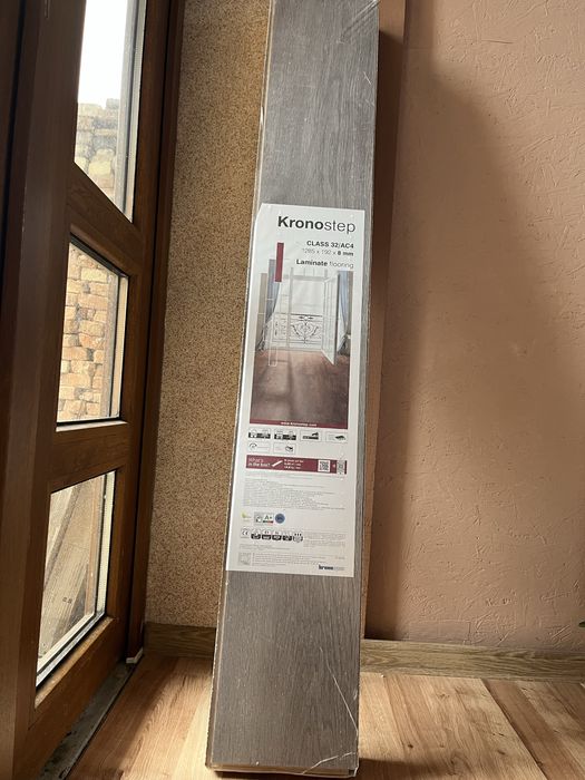 Ламінат у ідеальному стані!