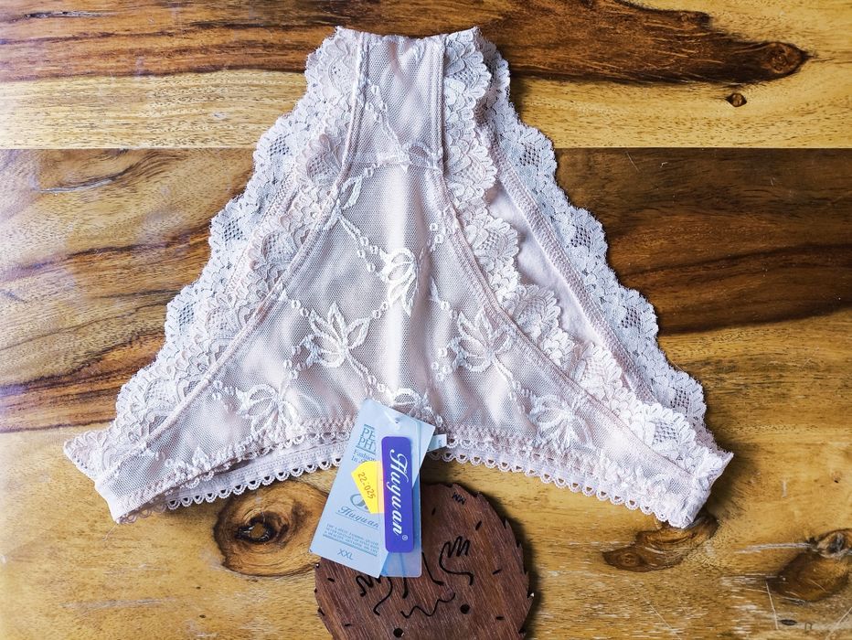 Pastelowe miękkie bawełniane figi z koronką rozm 36 / S / 8