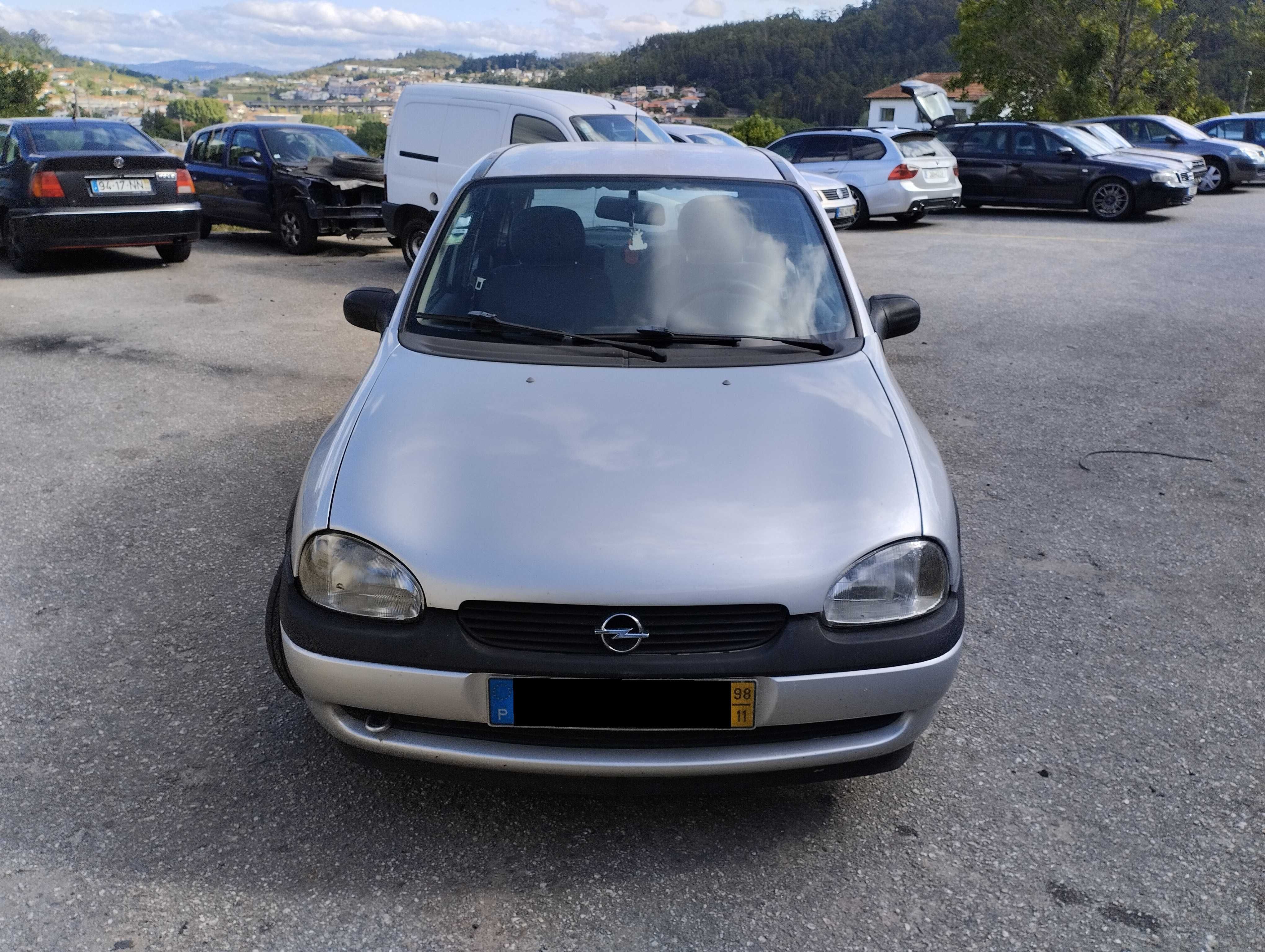 Opel Corsa 1.0 Só Para Peças Motor Avariado