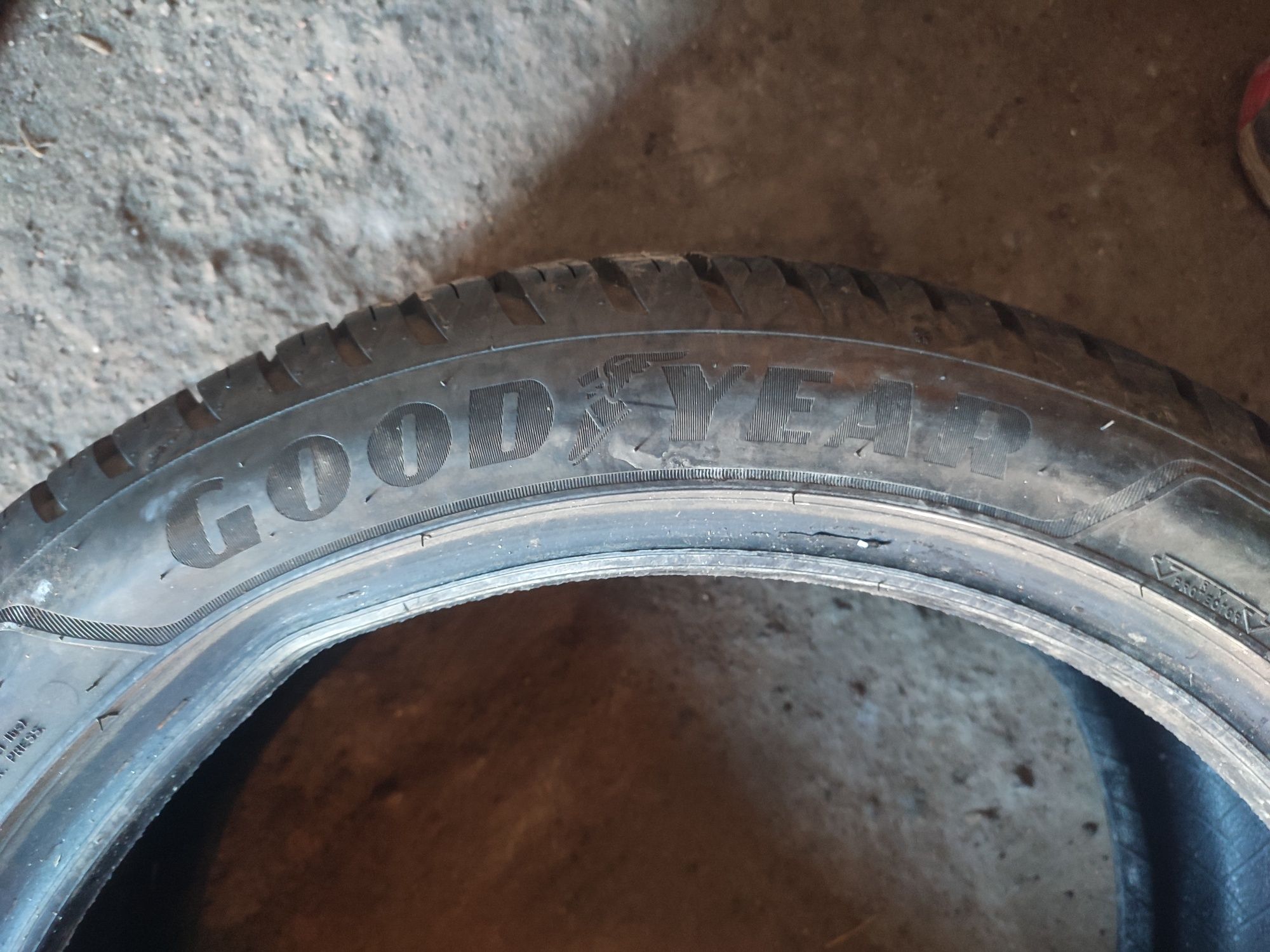 Резина 225/45/18 Состояние Новой Комплект Goodyear