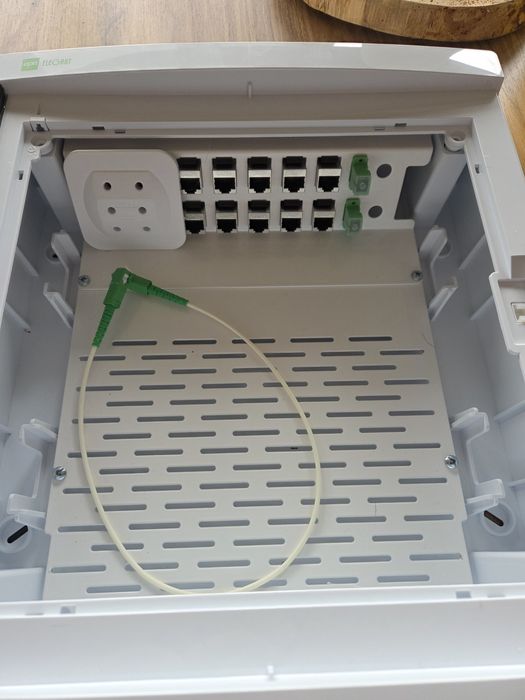 Nowa Rozdzielnica Natynkowa Multimedialna EPN 2425 uzbrojona LAN