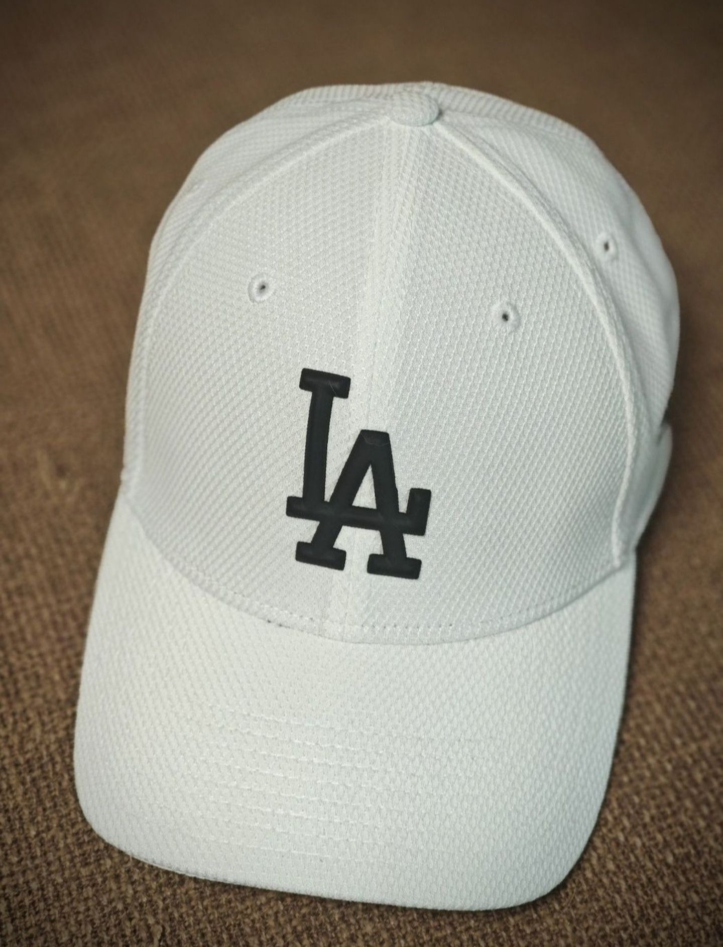 Продается  фирменная бейсболка
 NEW ERA  LA  Mod. 39 Thirty