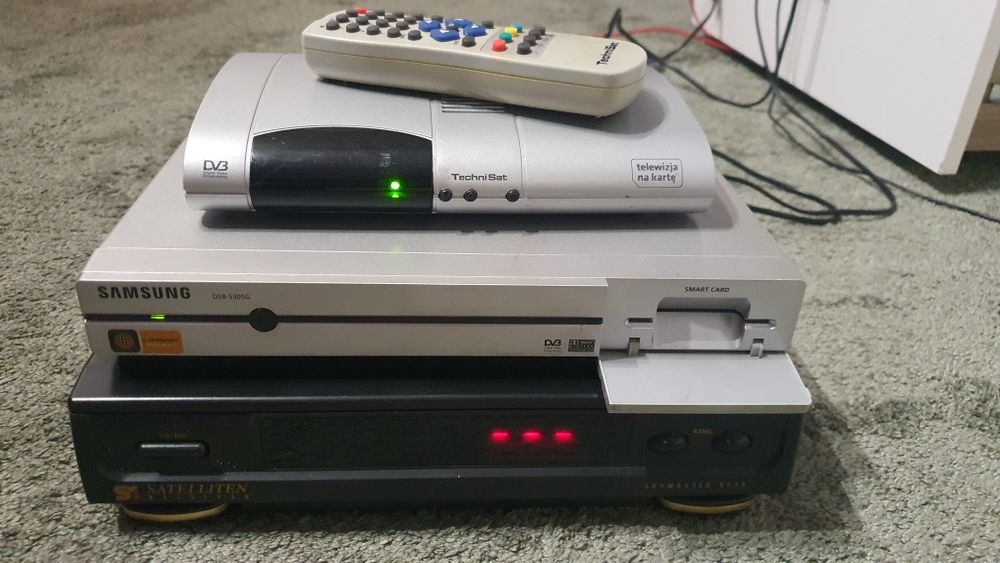 3 dekodery satelitarne