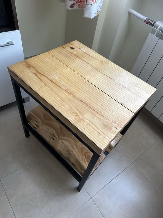 Stolik drewniany 55/45/61 solidny