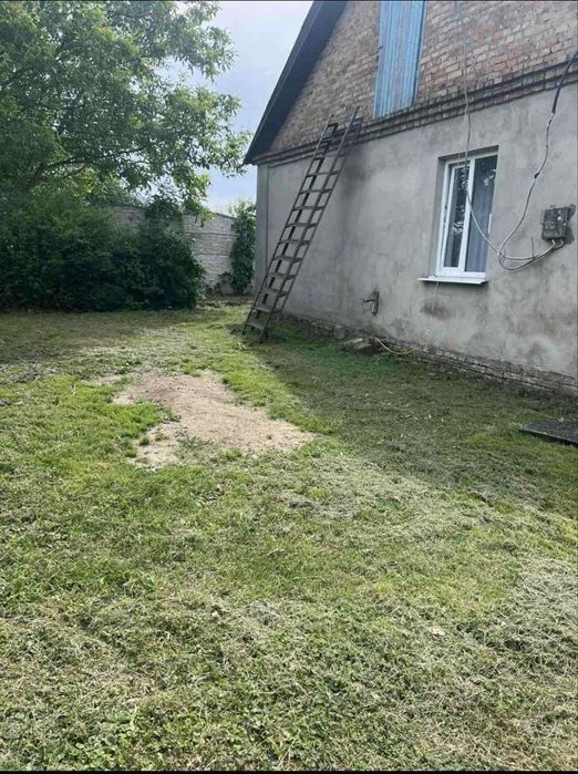 Продам будинок неподалік міста