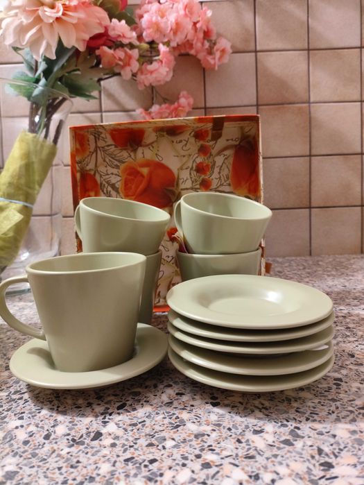 Filiżanki ze spodkami z Ikea, 5 szt., ceramiczne