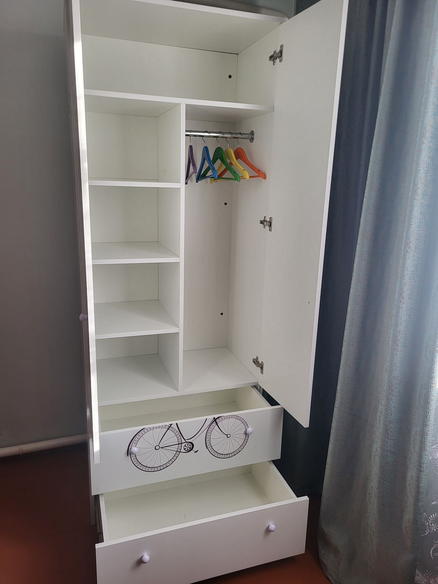 Продам дитячу шафу Париж