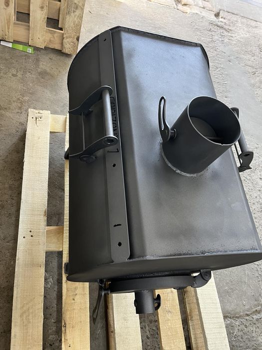 Буржуйка, піч на дровах.