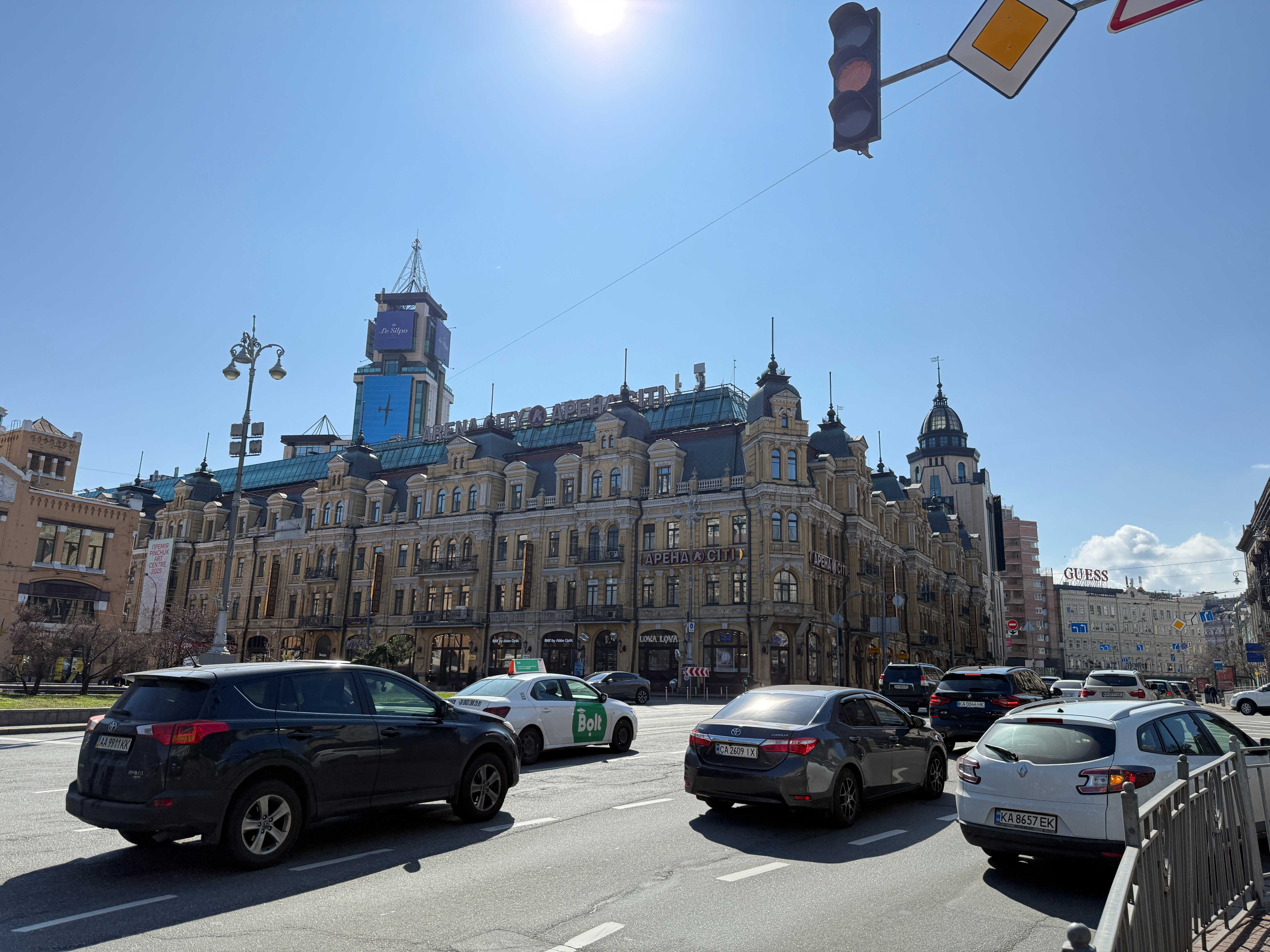 Уникальное фасадное двухстороннее помещение 216 кв. м. в Арена Сити
