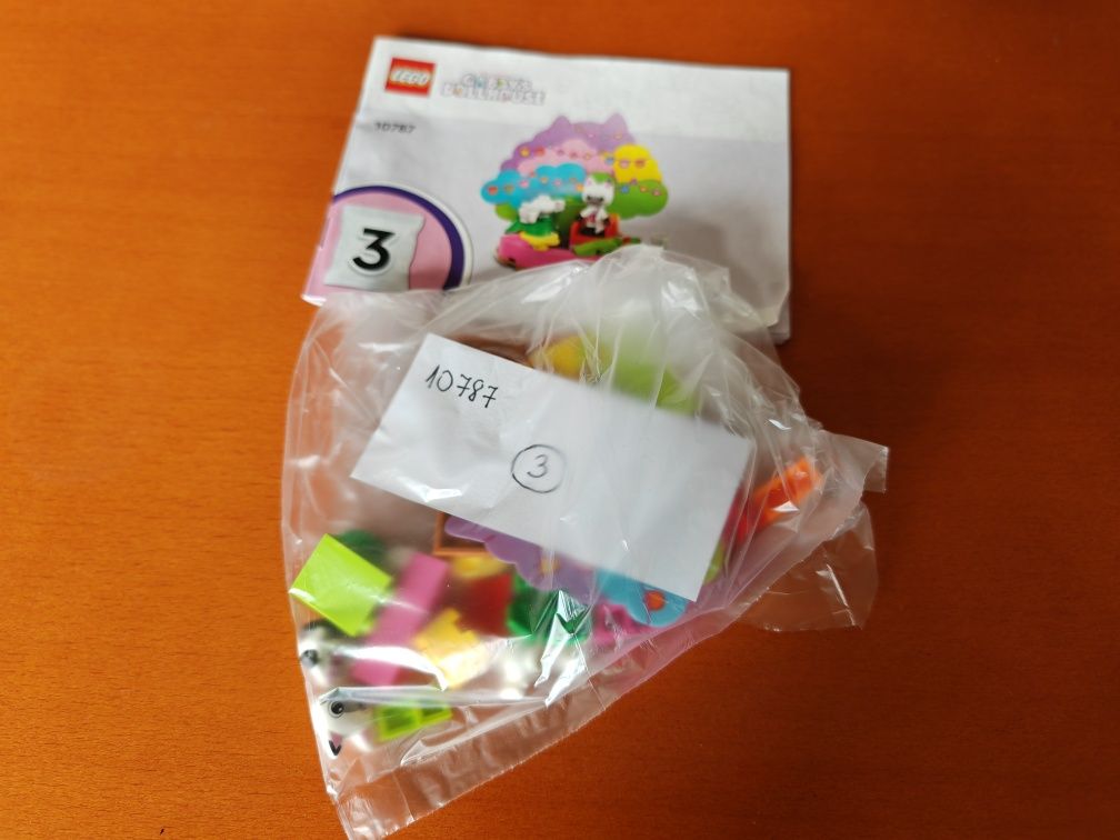 Lego 10787, Koci domek Gabi