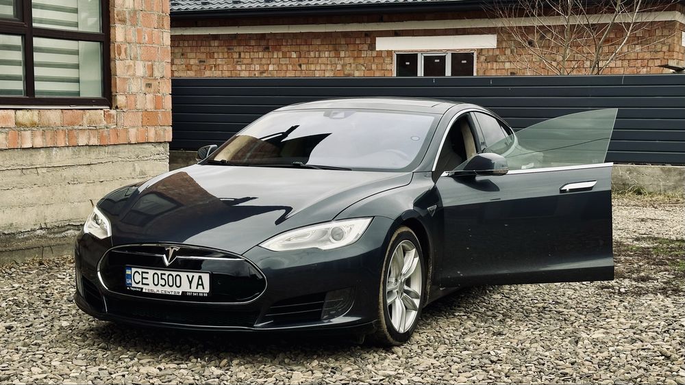 Продаю Tesla Model S 2015 Чернівці Повний Привід 70D