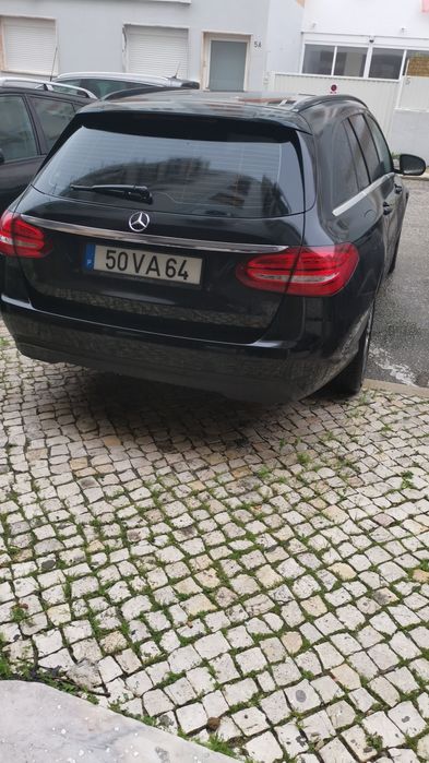 Faço serviço de transporte particular, motorista. Tenho 43 anos carta