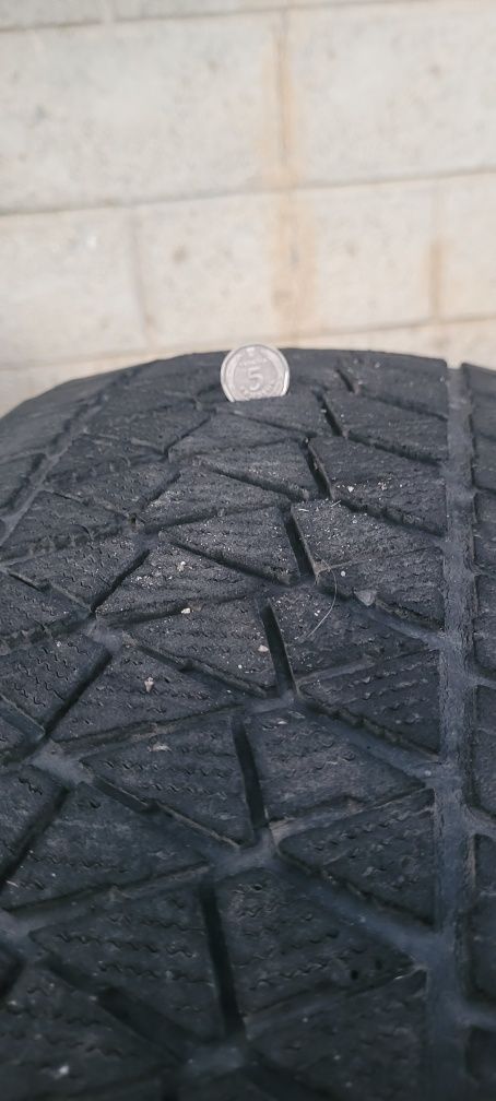 Резина Bridgestone blizzak DM-V2 235/55 R20 (зима)
