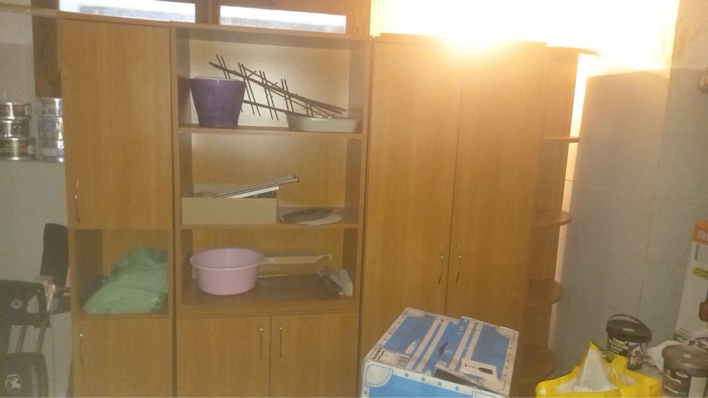 Торг! Офісна стінка з великими полицями.