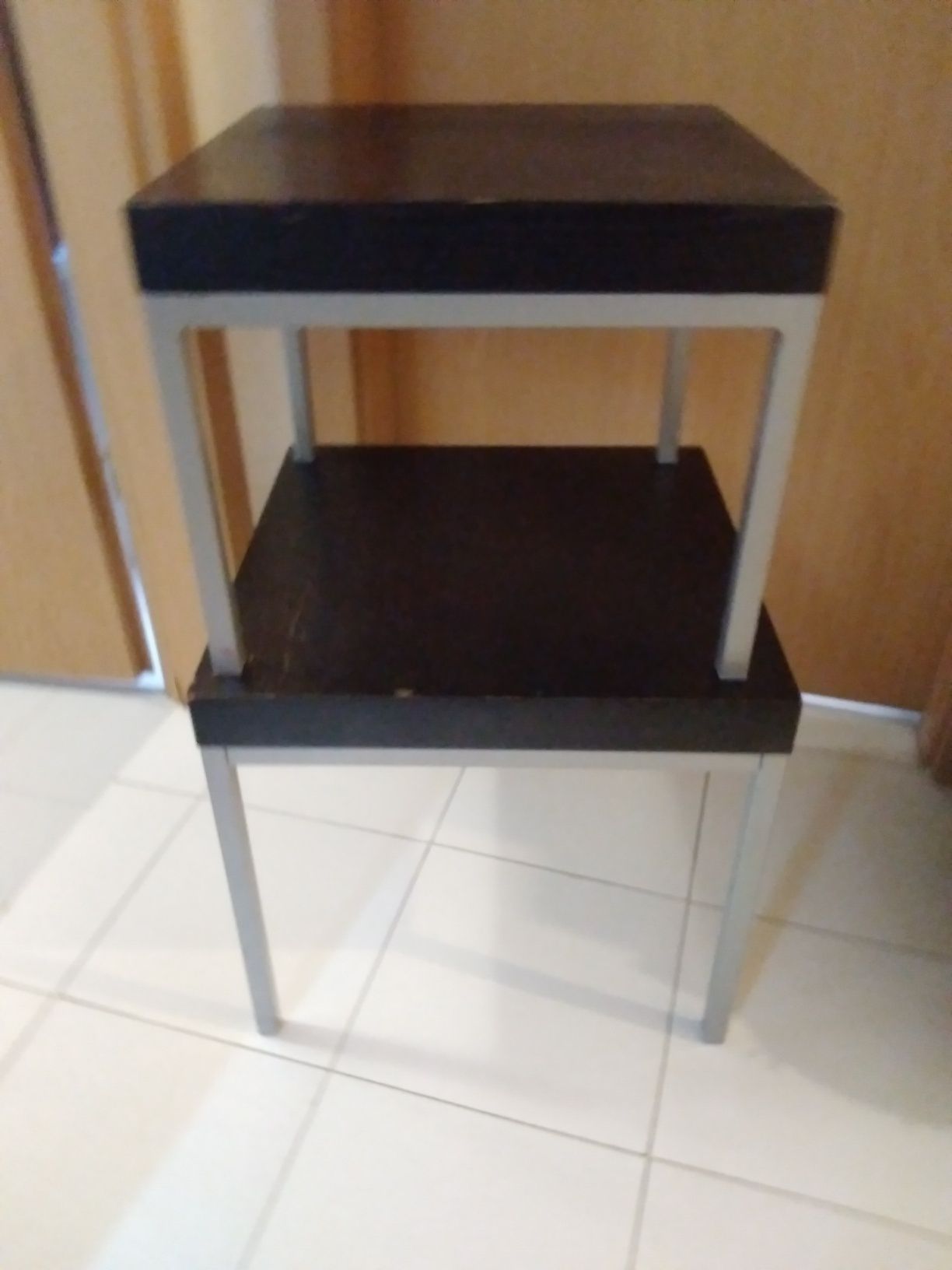 Conjunto 2 mesas apoio Madeira IKEA, levantar na porta. 25€ preço fixo