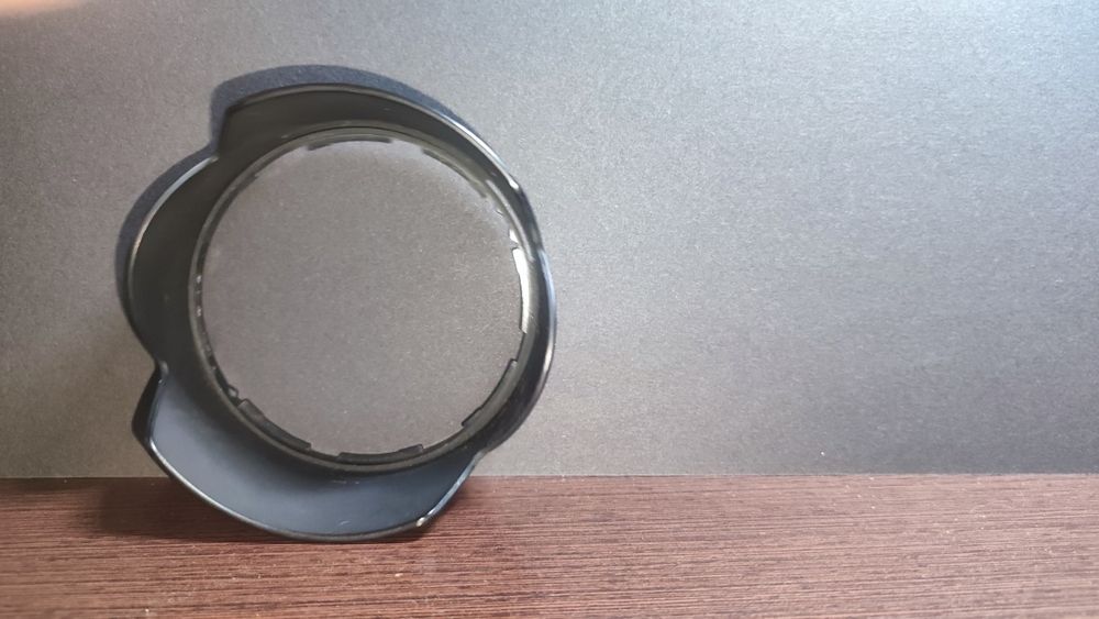 Osłona przeciwsłoneczna na obiektyw HB-32