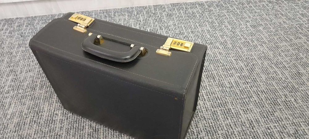 Кофр, бизнес-кейс, портфель, дипломат.
