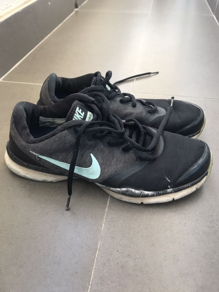 Ténis/ Sapatilhas NIKE pretas (38,5)