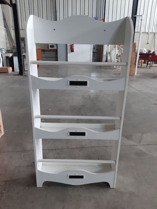 Estante para livros de criança