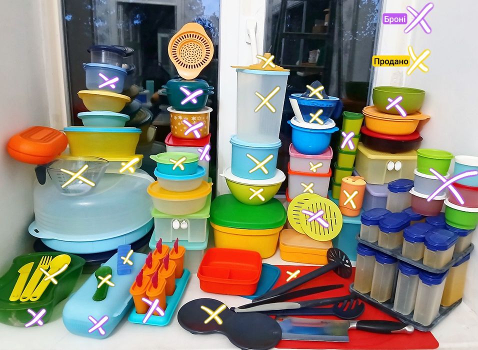 Багато Tupperware посуду за доступними цінами. Є інстаграм магазин