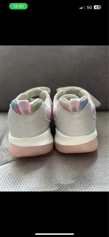 Sneakersy na rzepy z migającymi diodami Sprandi rozm. 33