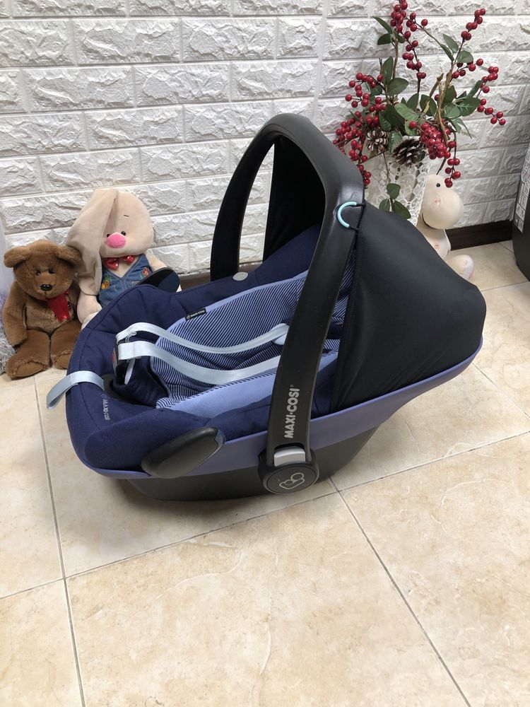 Автокрісло MAXI-COSI Pebble Plus i-Size Група 0+ (0-13 кг) +подарунок