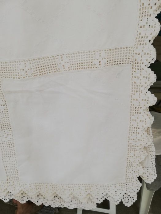 Toalha de mesa renda e pano cru