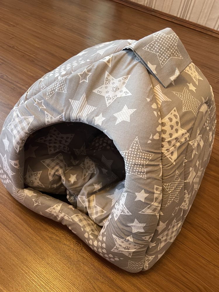 Хатинка для кота, лежанка з подушкою
