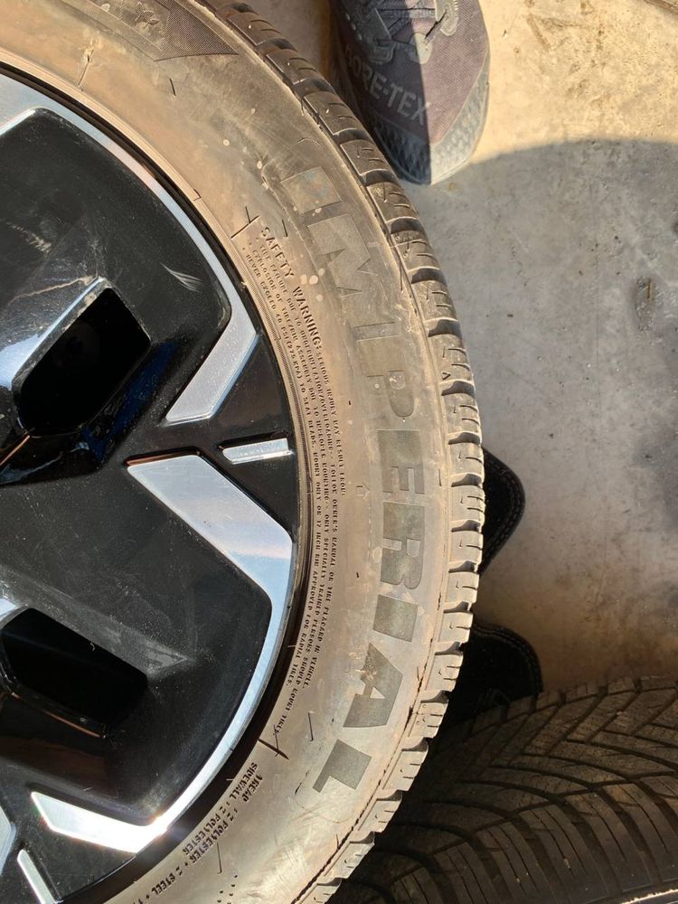 Шини колеса комплект диски 215/55 r17