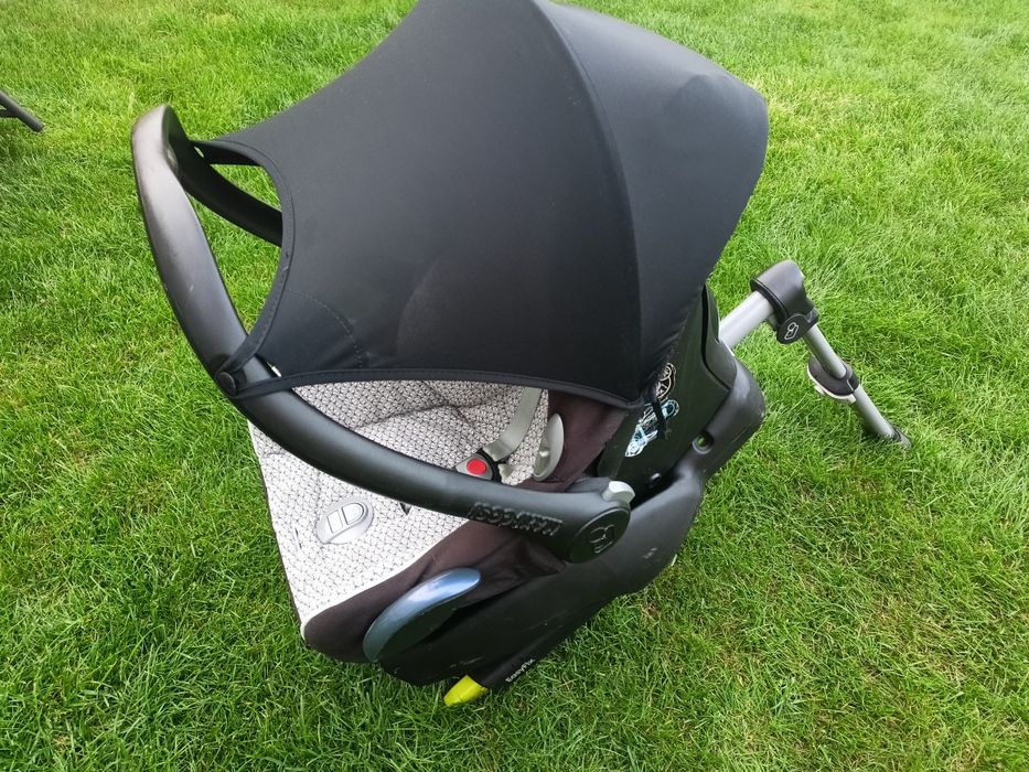 Nosidełko Maxi Cosi z bazą isofix