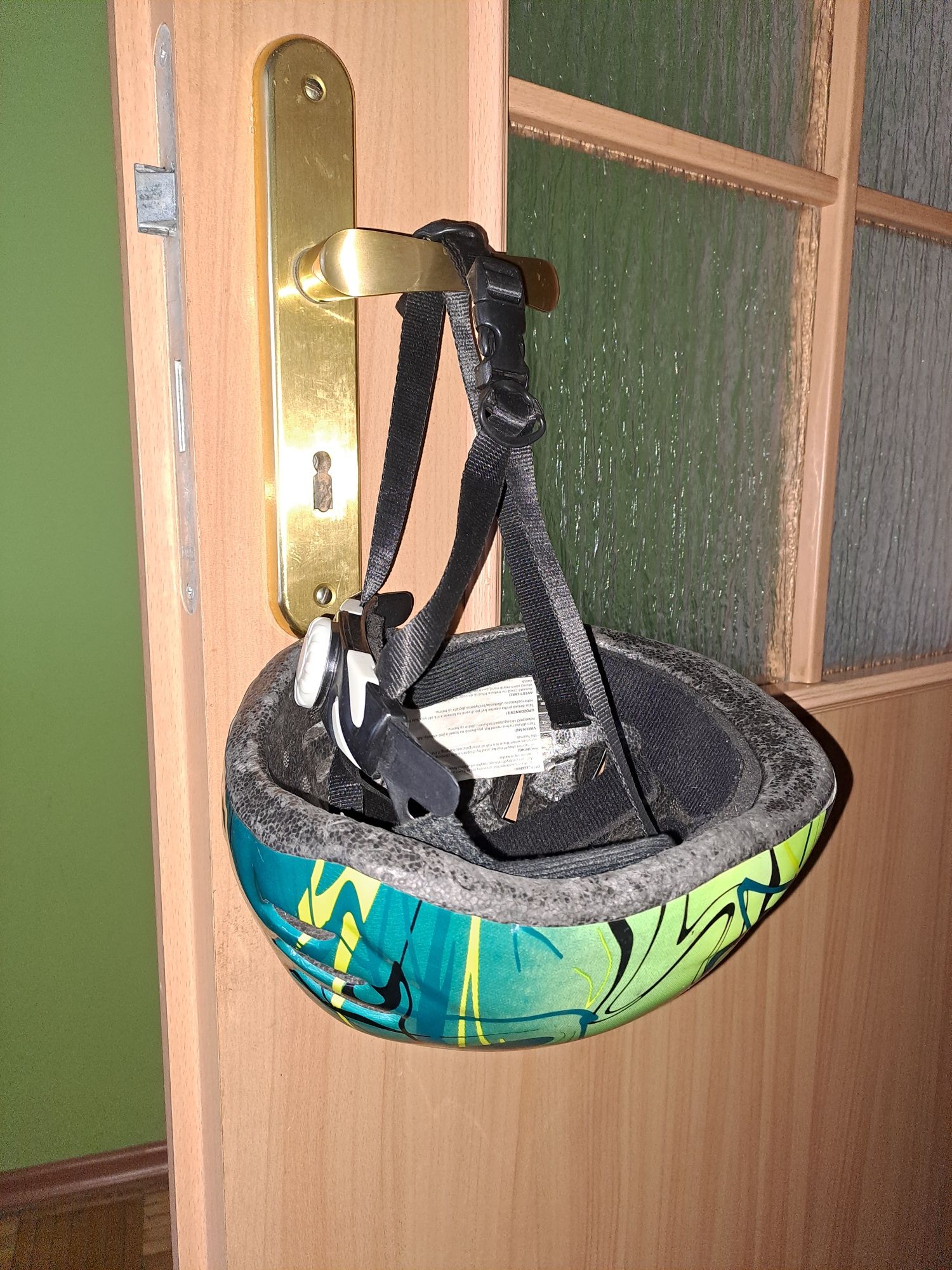 Markowy kask dla chłopca lub dziewczynki Cool Slide. Rozmiar XS-48-52.