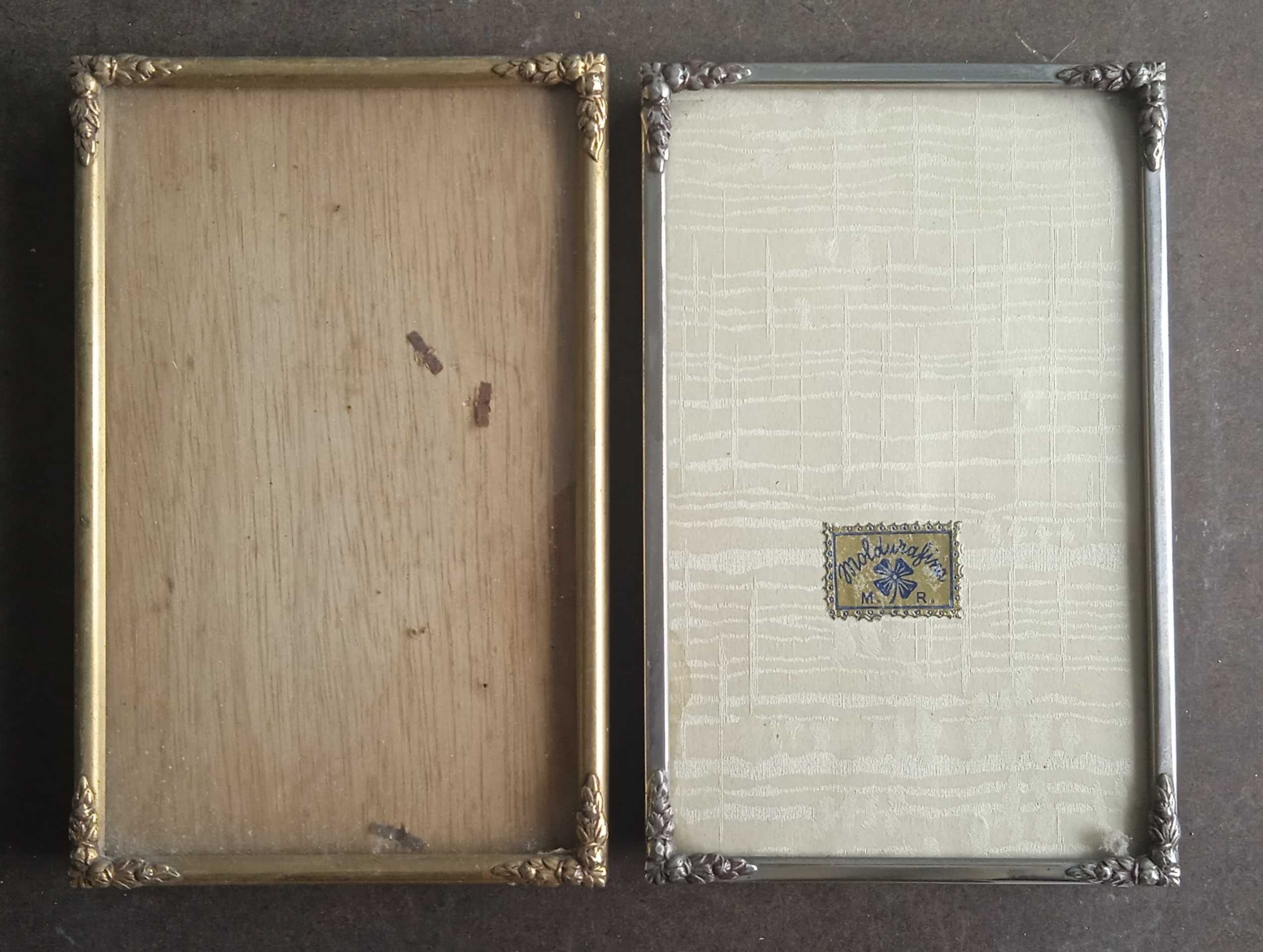 Duas molduras antigas de mesa com selo raro da moldurafina M.R.